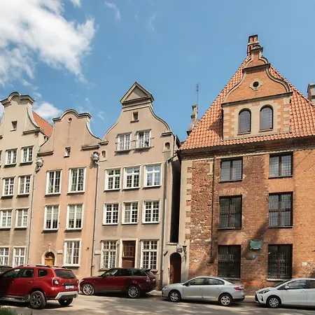 Old River Apartment *